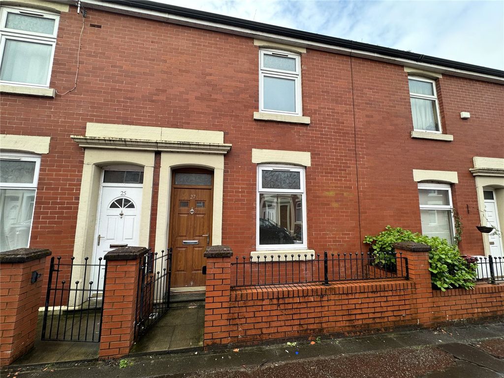 3 bed terraced house to rent in Sandon Street, Blackburn, Lancashire
