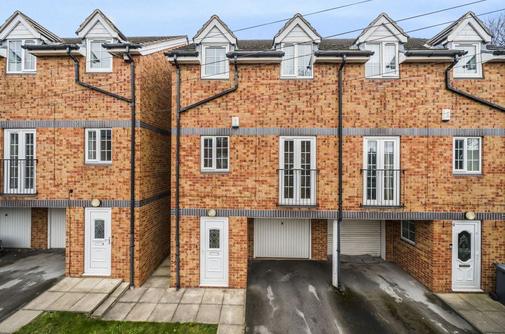 4 bed town house for sale in Birch Avenue, Halton, Leeds LS15 Zoopla