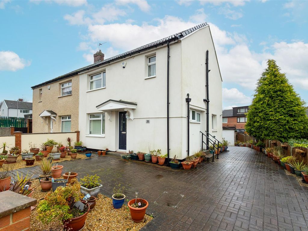 3 bed semidetached house for sale in The Drive, Kippax, Leeds LS25, £