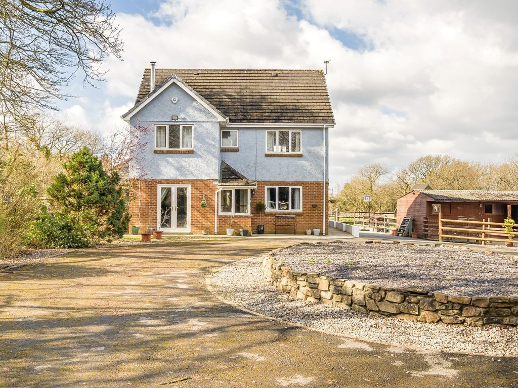 5 bed detached house for sale in Bethesda Road, Tumble, Llanelli SA14
