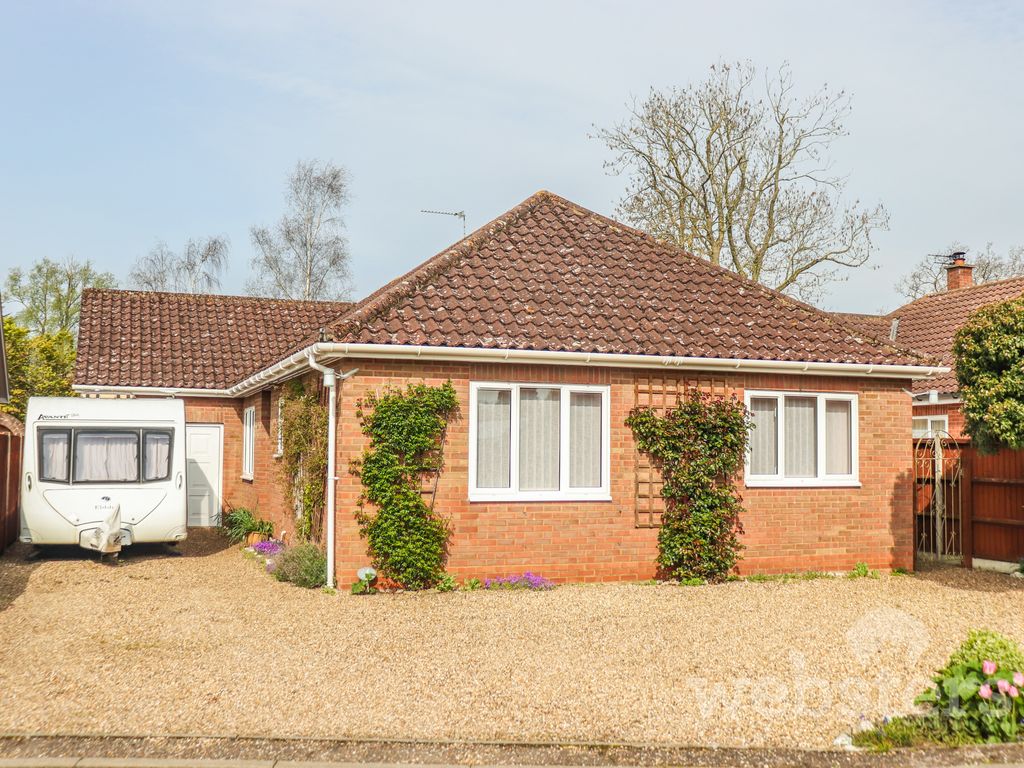 3 bed detached bungalow for sale in Eastleigh Gardens, Barford, Norwich NR9 Zoopla
