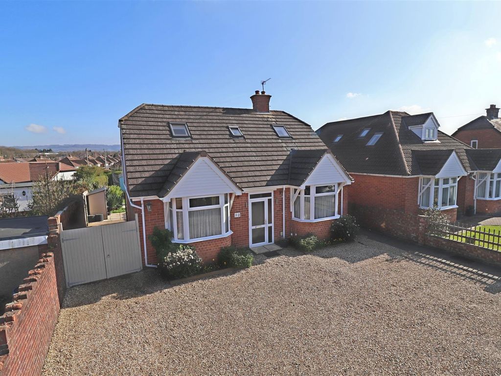 5 bed detached house for sale in Larkhay Road, Hucclecote, Gloucester