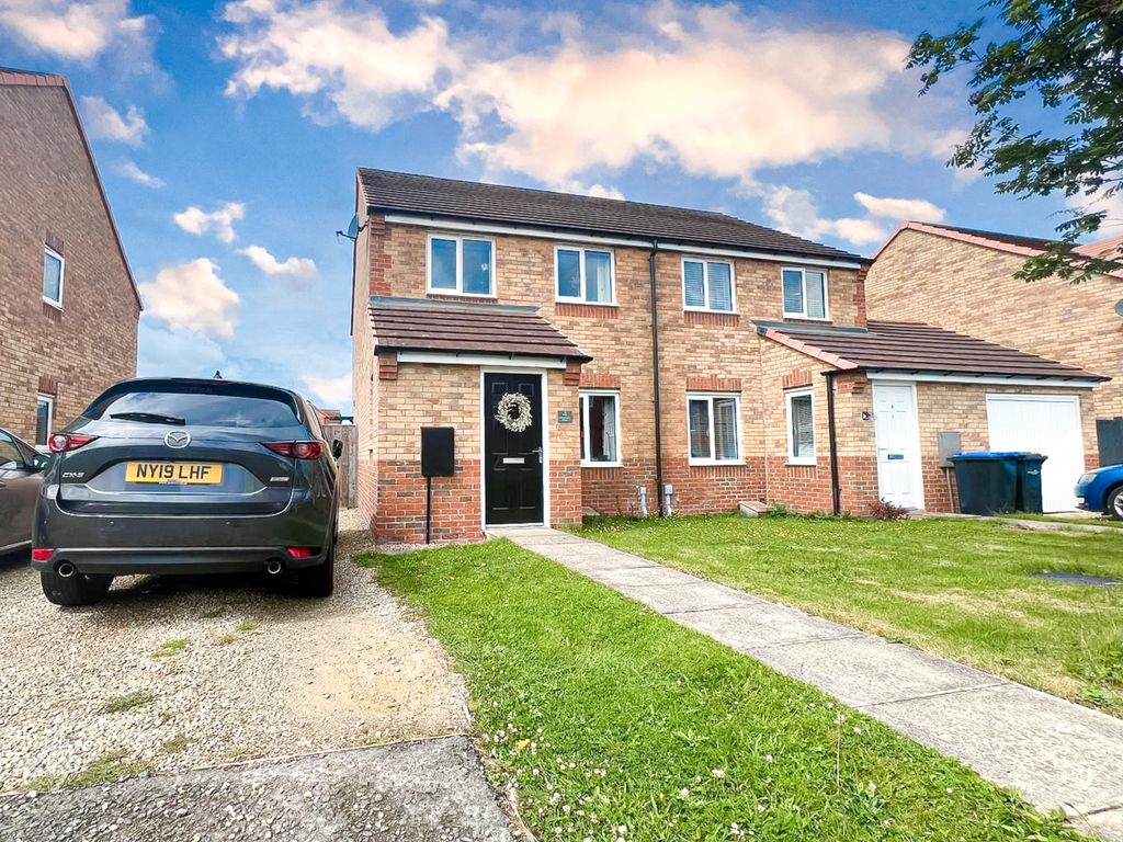 3 bed semidetached house for sale in Middlebeck Close, Middlesbrough