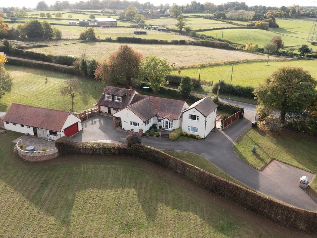 5 bed detached bungalow for sale in Tamworth Road, Fillongley, Coventry