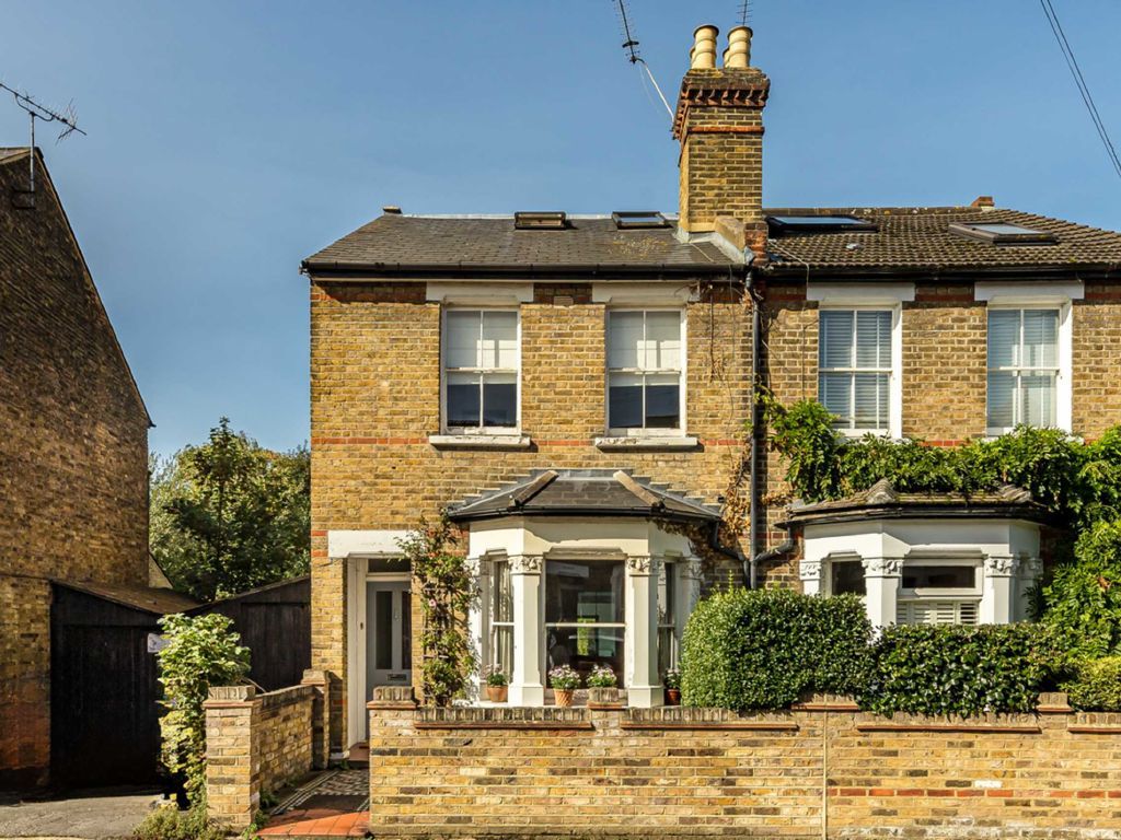 3 bed semidetached house for sale in Haliburton Road, St Margarets