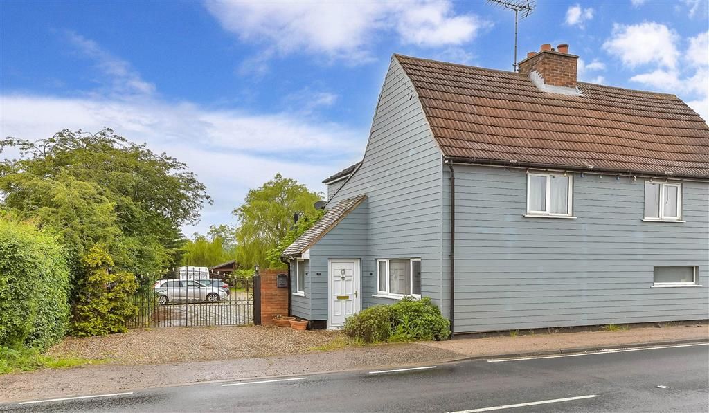 4 bed detached house for sale in Ongar Road, Abridge, Romford, Essex