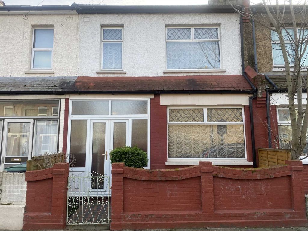 3 bed terraced house for sale in Thackeray Avenue, London N17, £550,000