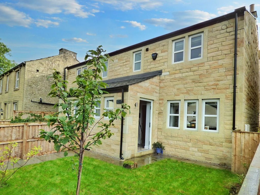 3 bed semidetached house for sale in Skipton Road, Steeton, Keighley
