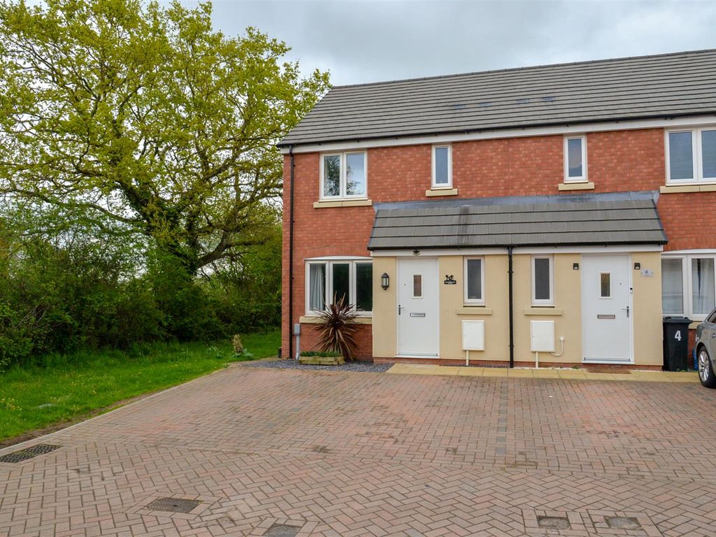 3 bed end terrace house for sale in Honeysuckle Court, Bridgwater TA5