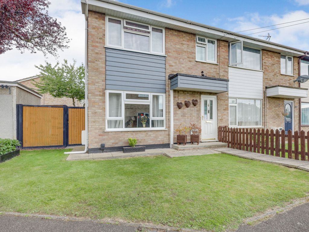 3 bed end terrace house for sale in Fir Walk, Canvey Island SS8, £