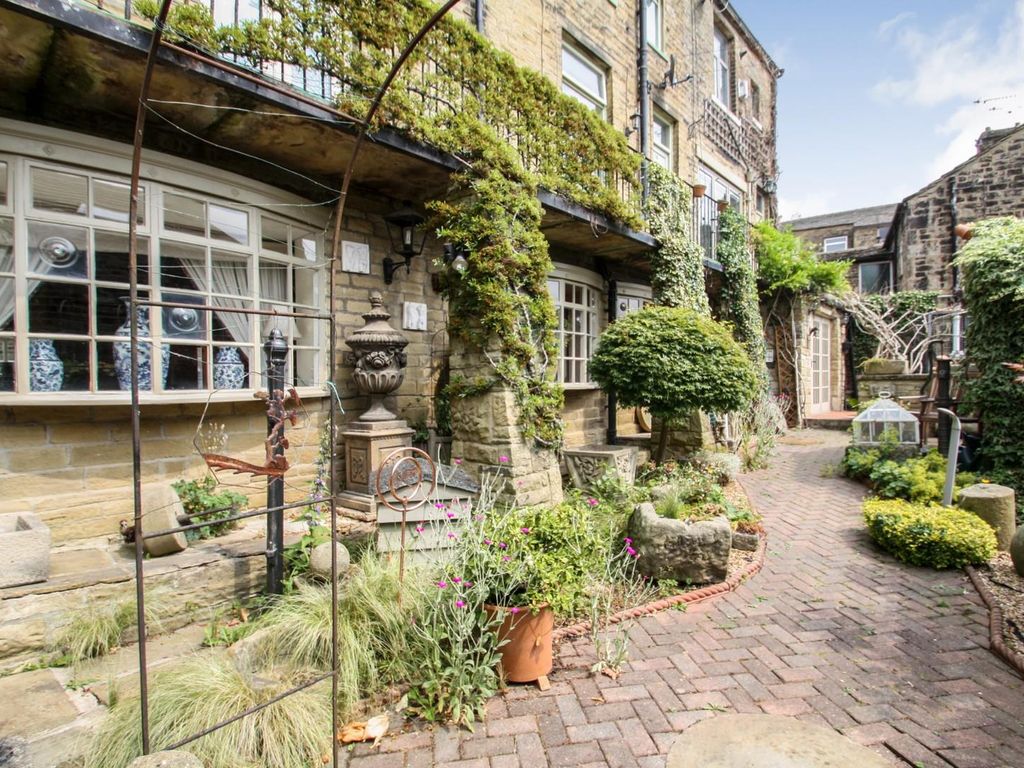 2 bed mews house for sale in Upper Green, Baildon, Shipley BD17 Zoopla