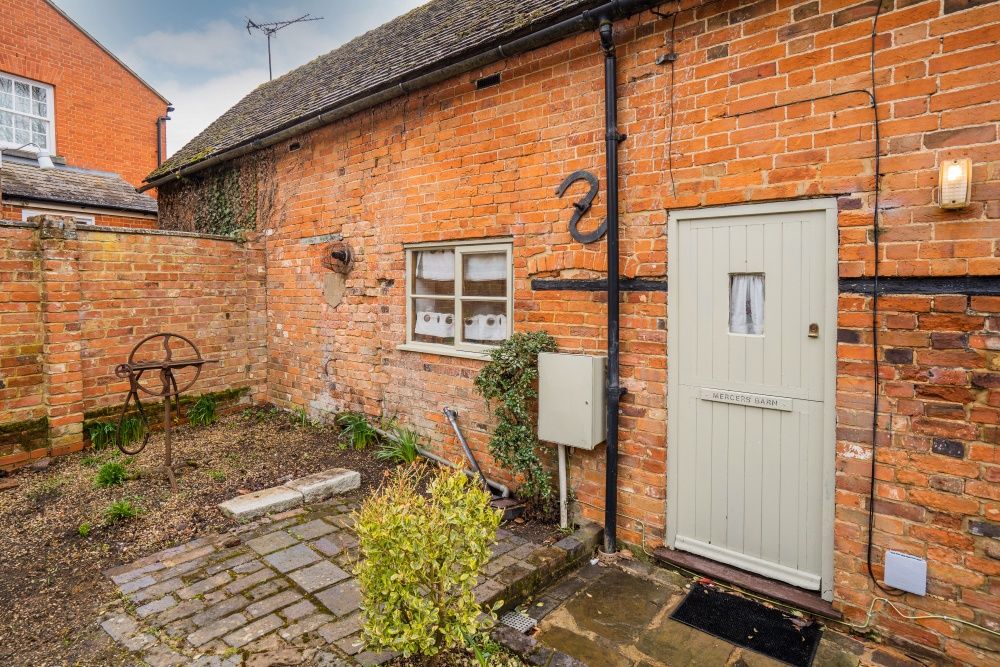 2 bed barn conversion for sale in Rowsham, Aylesbury HP22 Zoopla