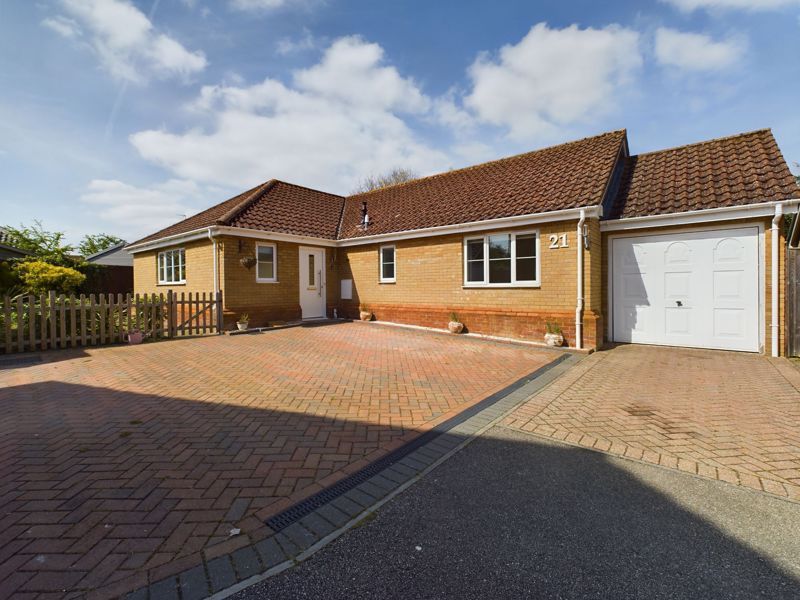 4 bed detached bungalow for sale in Whatley Close, Elmswell, Bury St