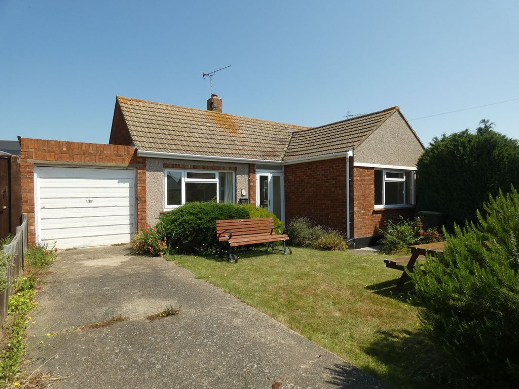 2 bed detached bungalow to rent in Ford Close, Herne Bay CT6, £1,350