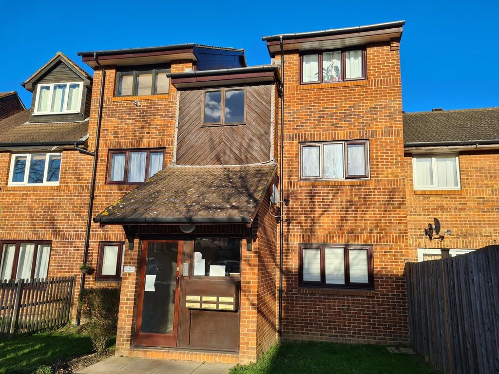 1 bed flat to rent in Vellum Drive, Carshalton SM5, £1,100 pcm Zoopla