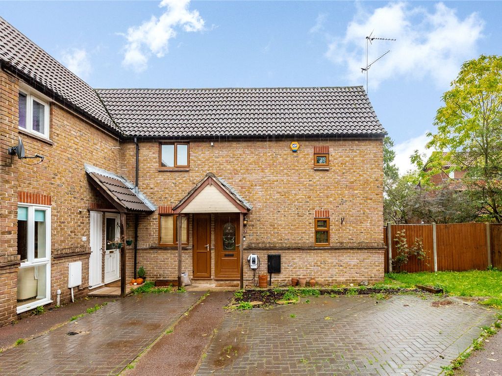 2 bed end terrace house for sale in Littlebury Court, Basildon, Essex