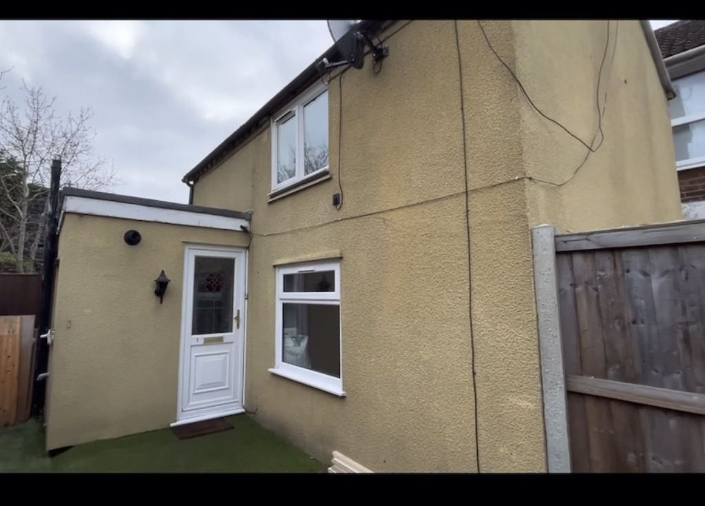 2 bed detached house to rent in Grays Cottages, East Street, Colchester