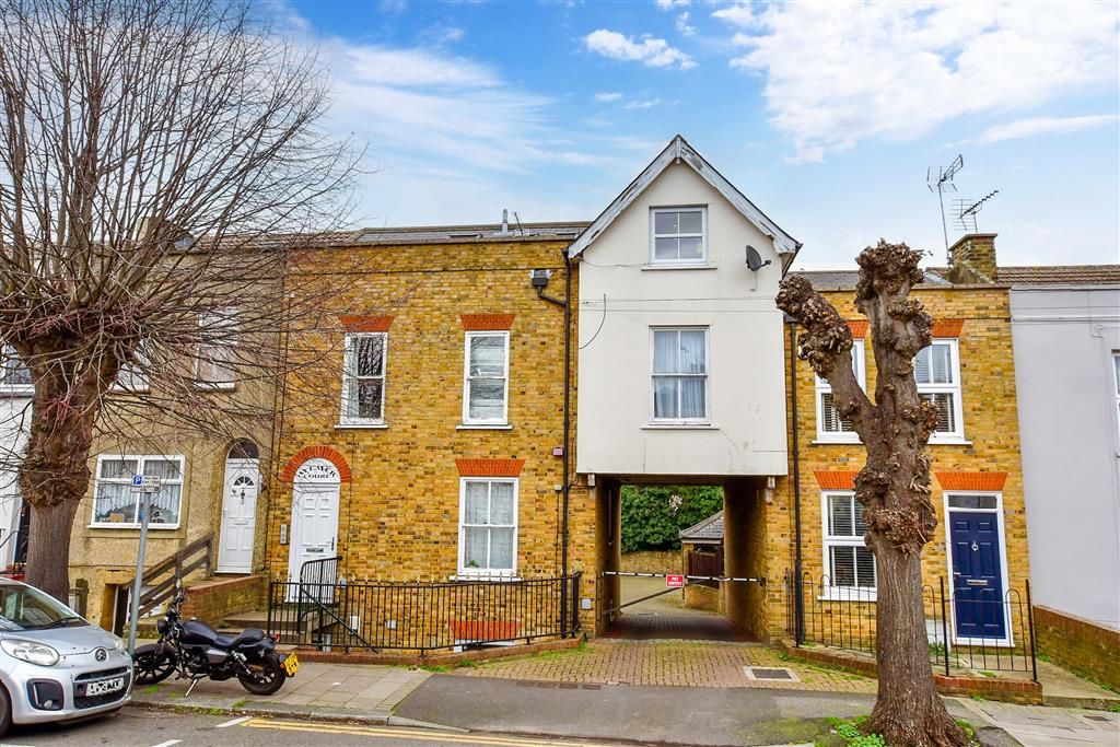 2 bed flat for sale in Saunders Street, Gillingham, Kent ME7, £190,000