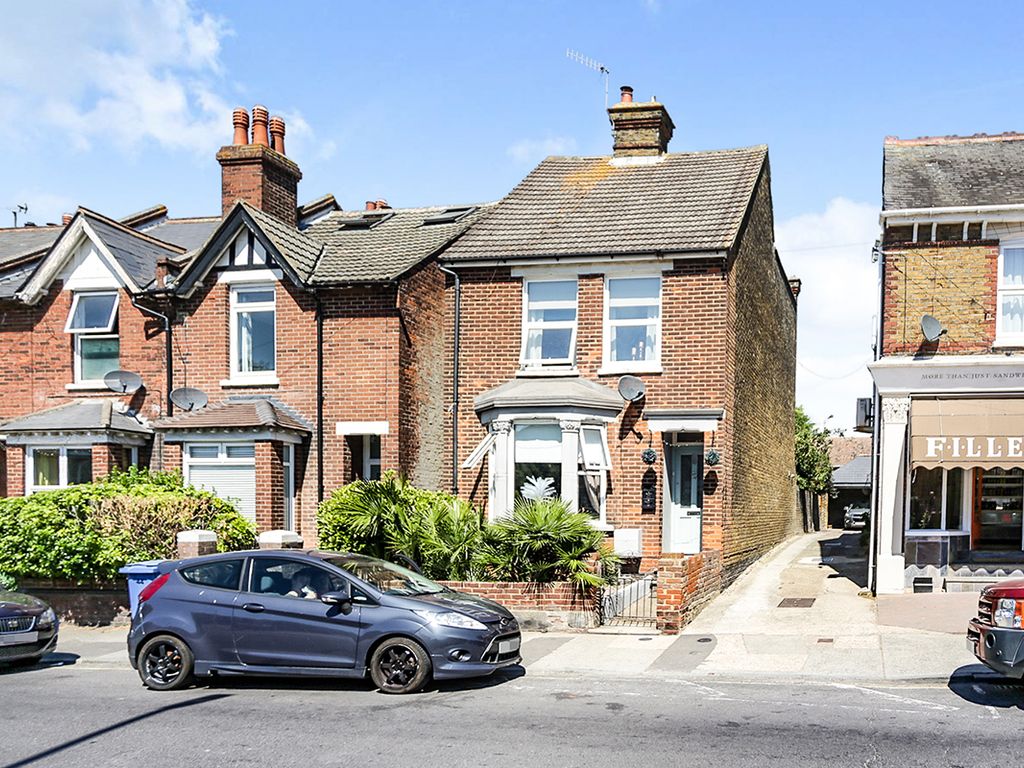3 bed detached house for sale in Whitstable Road, Faversham, Kent ME13