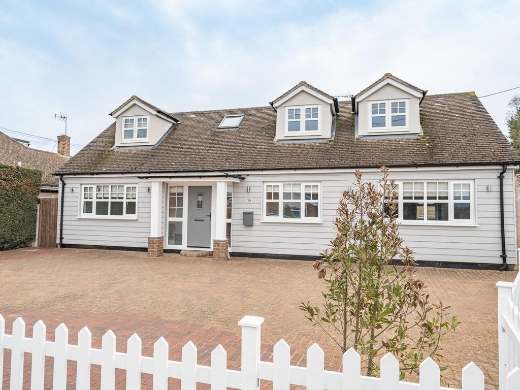 3 bed detached house for sale in Evelyn Road, Great Leighs, Chelmsford