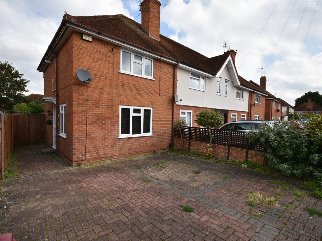 2 bed end terrace house for sale in Chagford Road, Reading RG2, £