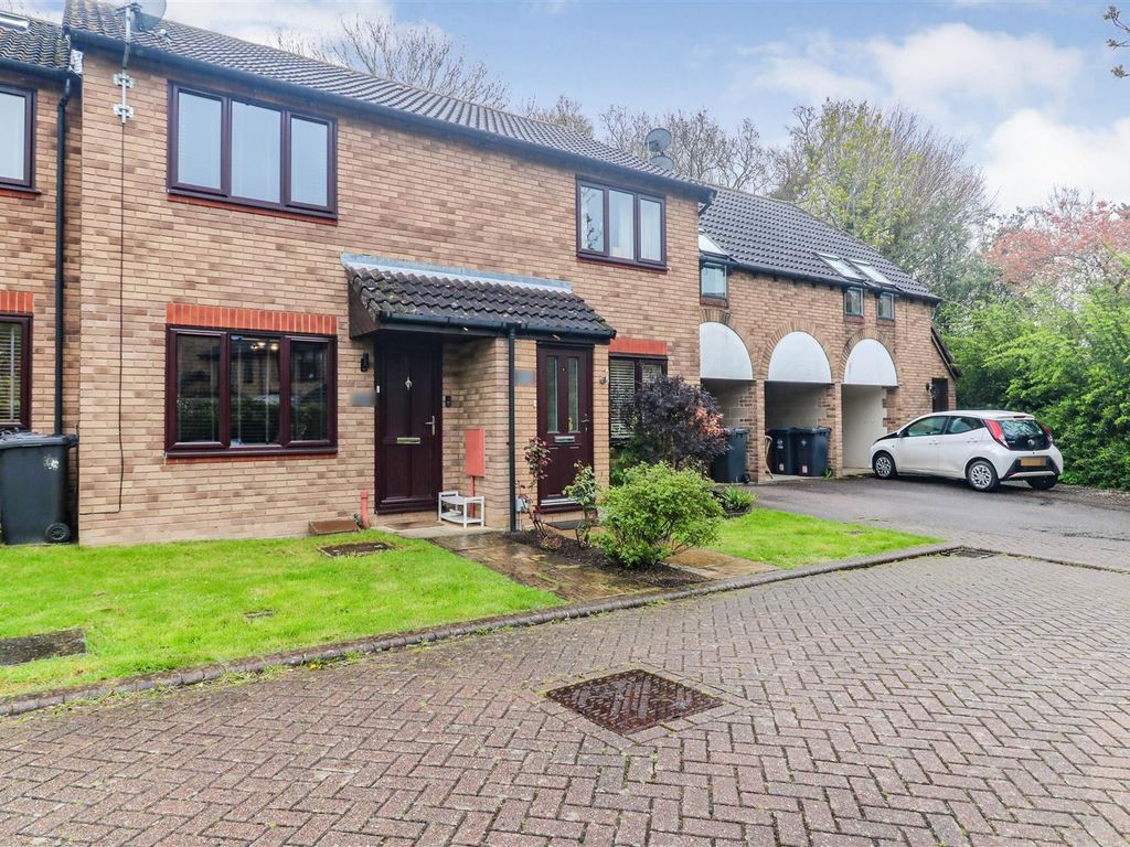 2 bed terraced house for sale in Anglesey Close, Stortford