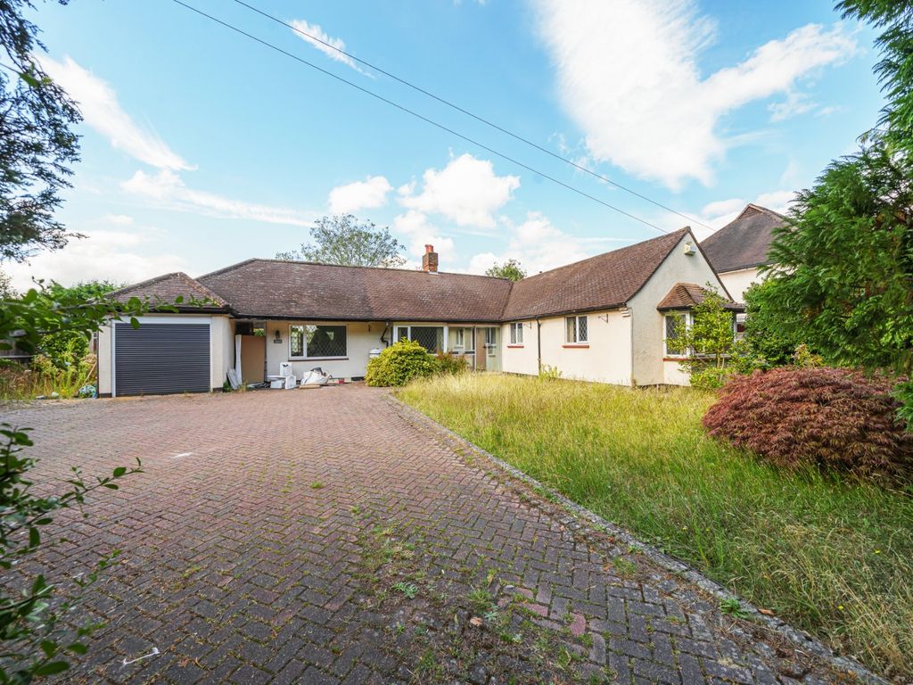 3 bed bungalow for sale in New Haw, Surrey KT15, £650,000 Zoopla
