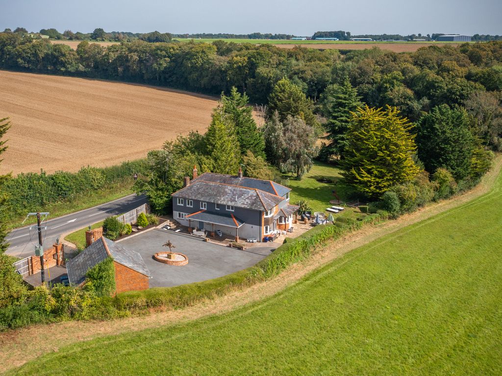 5 bed detached house for sale in Marlow Road, Lane End, High