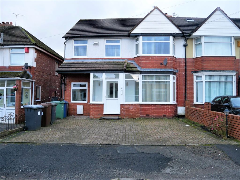 3 bed semidetached house for sale in Lynton Drive, Prestwich