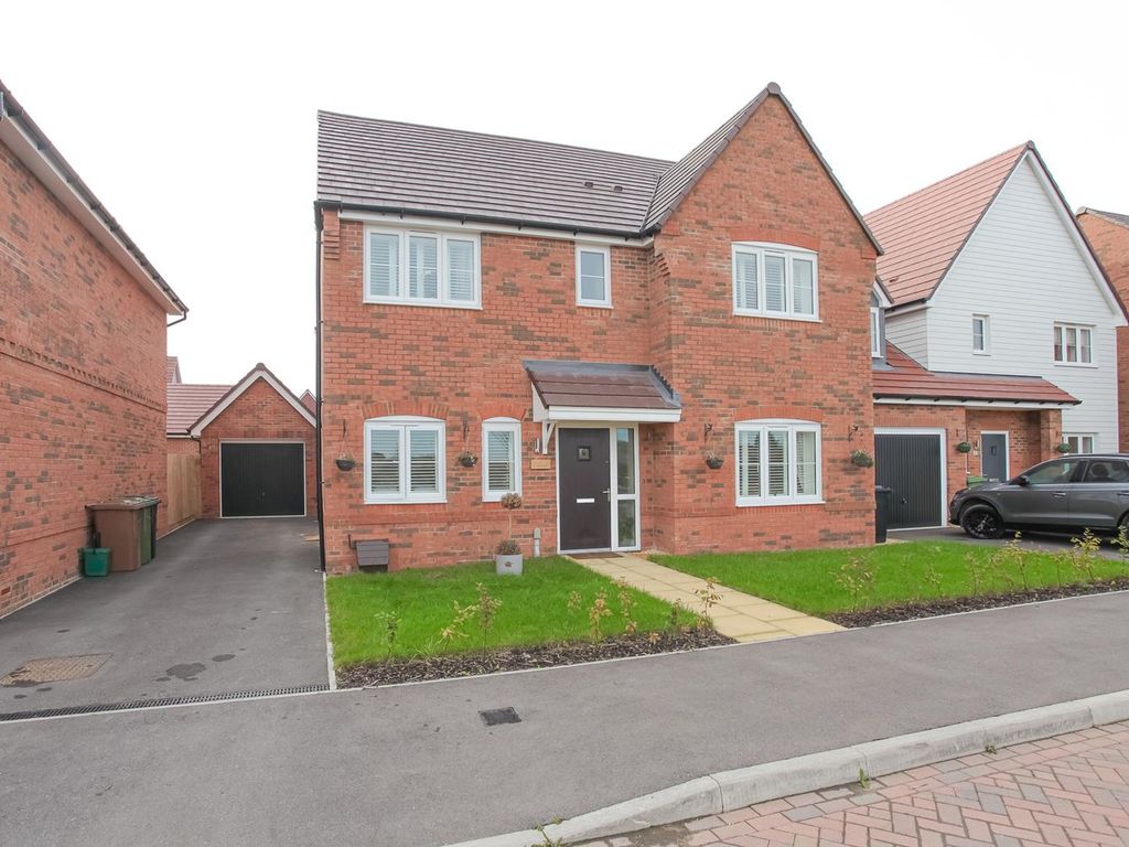 4 bed detached house to rent in Foxcote Crescent, Didcot OX11, £2,500