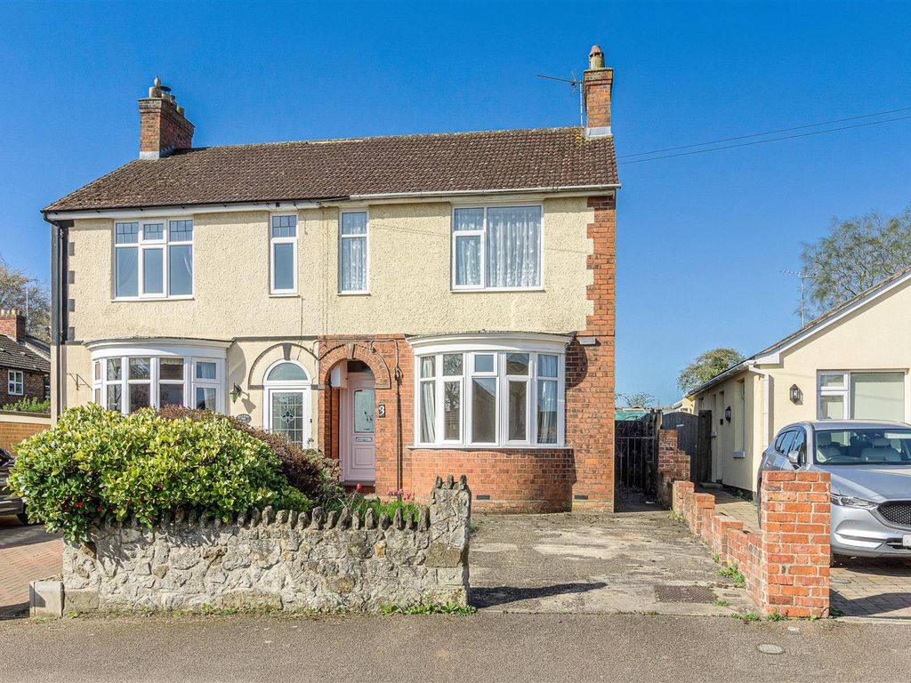 3 bed semidetached house for sale in Hillside Road, Wellingborough NN8
