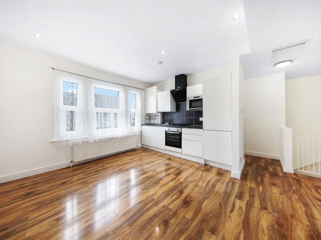 2 bed for sale in Brownlow Road, London NW10, £300,000 Zoopla