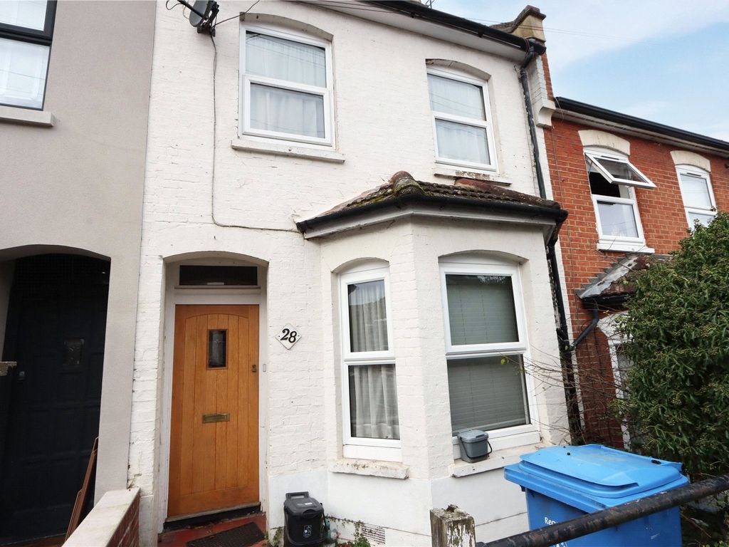 3 bed terraced house to rent in Perowne Street, Aldershot, Hampshire