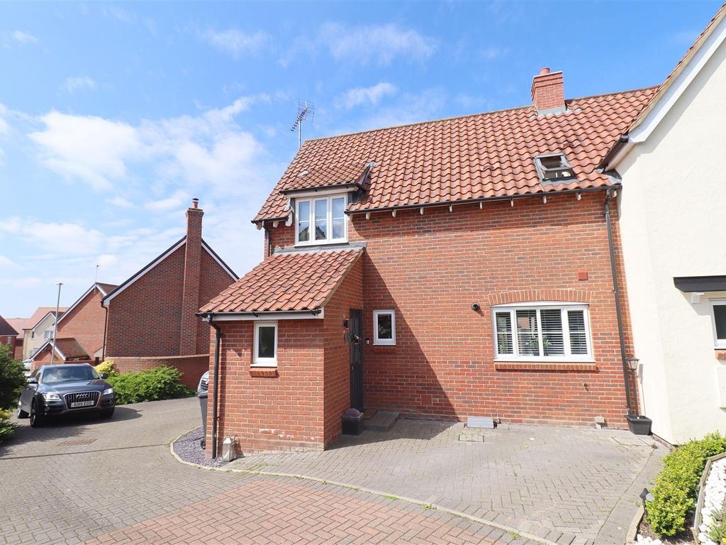 3 bed semidetached house for sale in Mill Park Drive, Braintree CM7