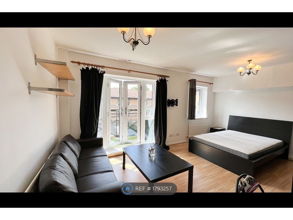 2 bed flat to rent in Troon Close, London SE16 Zoopla
