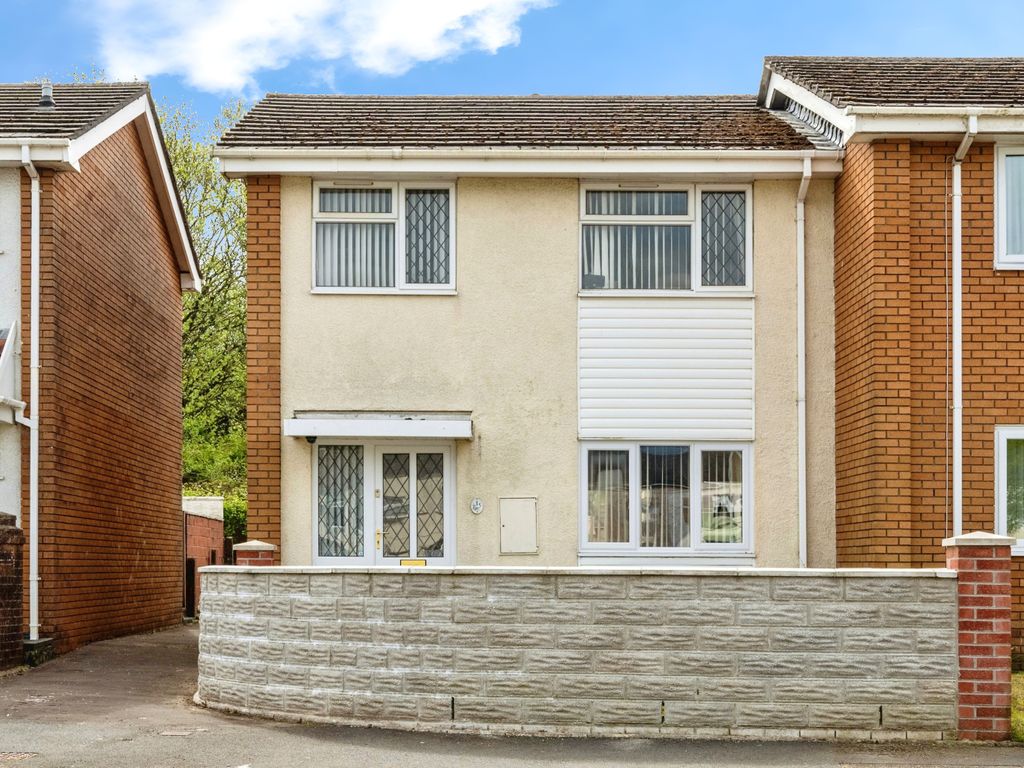 3 bed end terrace house for sale in Gwalia Close, Gorseinon SA4, £