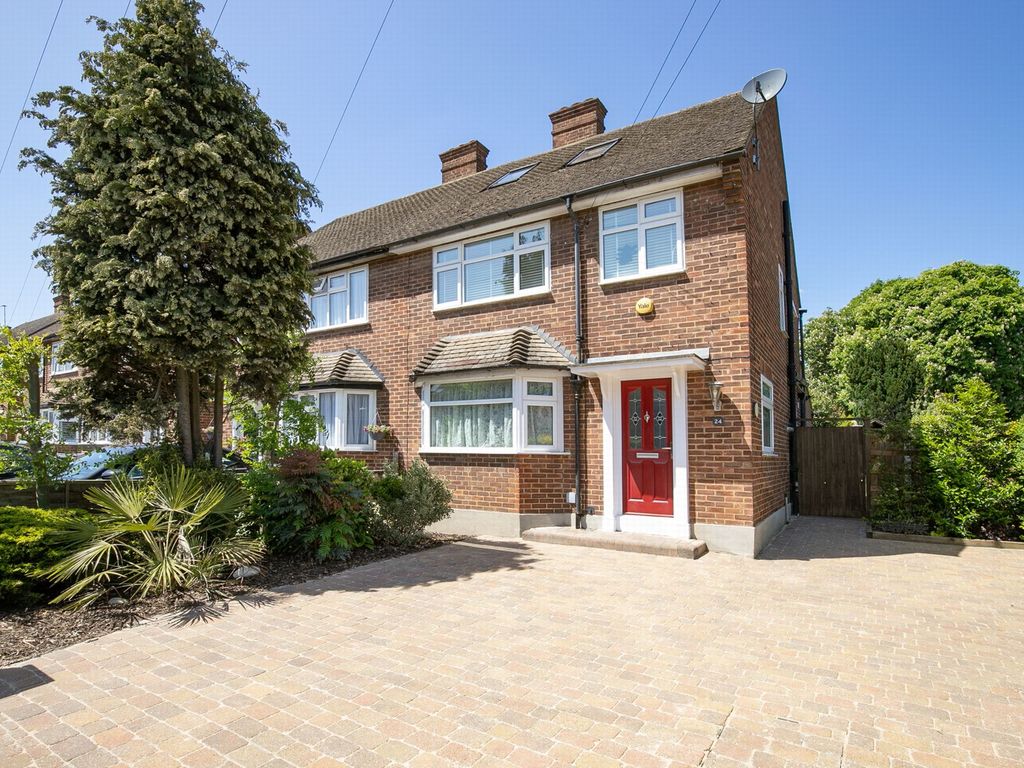 3 bed semidetached house for sale in Bradwell Road, Buckhurst Hill IG9