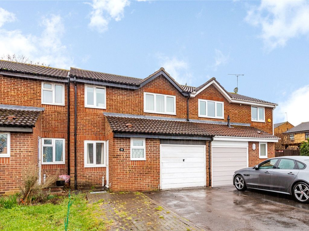 3 bed terraced house for sale in Chestnut Road, Vange, Basildon, Essex