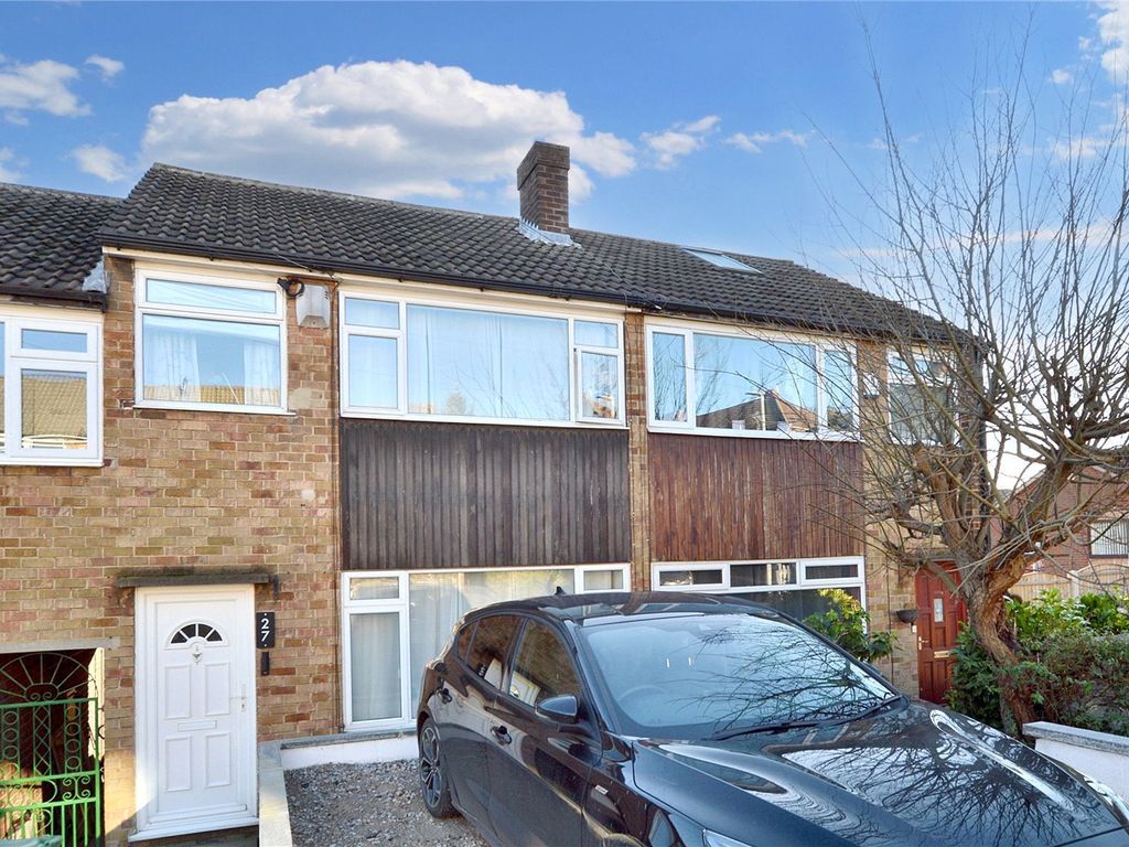 3 bed town house for sale in Somerdale Walk, Bramley, Leeds LS13, £