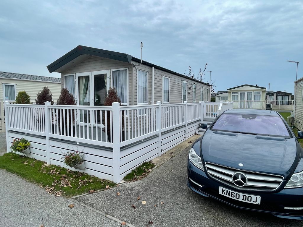 2 bed mobile/park home for sale in Woodland Walk, Pevensey Bay BN24, £