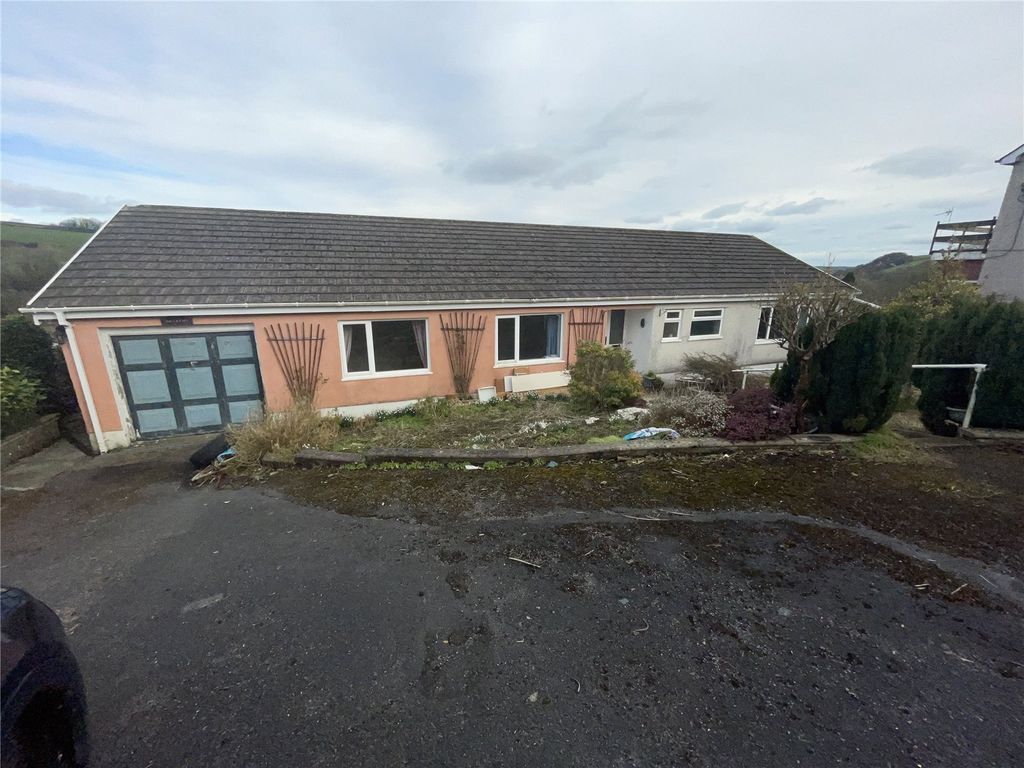 3 bed bungalow for sale in Bronwydd, Bronwydd Arms, Carmarthen