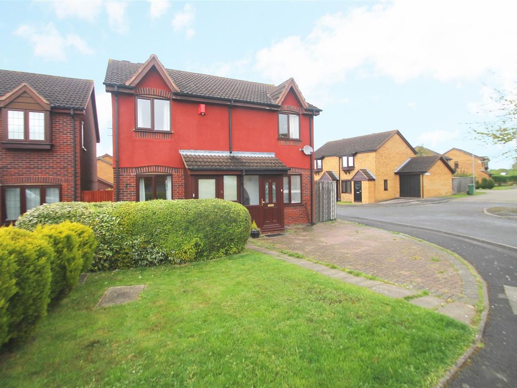 2 bed semidetached house to rent in Thorne Way, Aylesbury HP20, £1,350