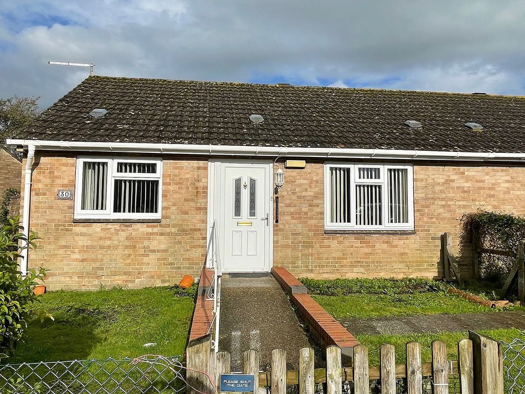 2 bed semidetached bungalow for sale in Gillingham, Dorset SP8, £