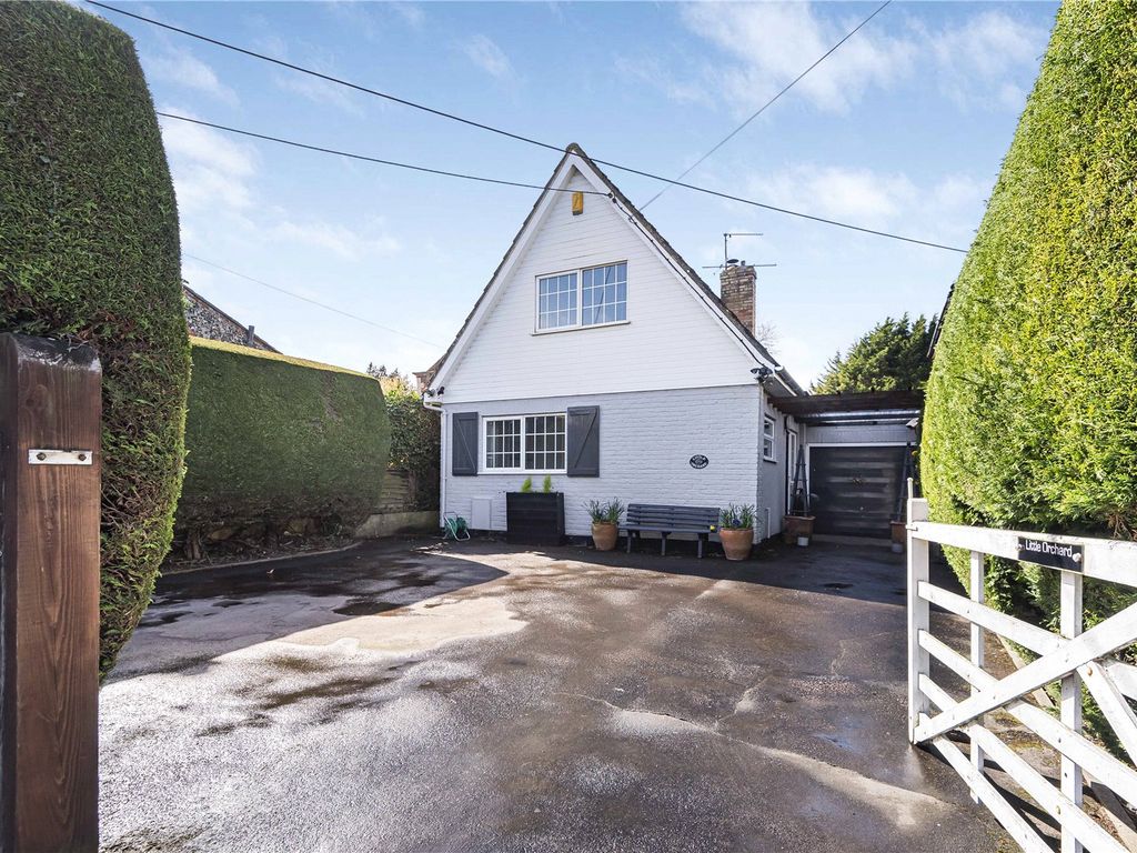 4 bed property for sale in Station Road, Chinnor, Oxfordshire OX39 Zoopla