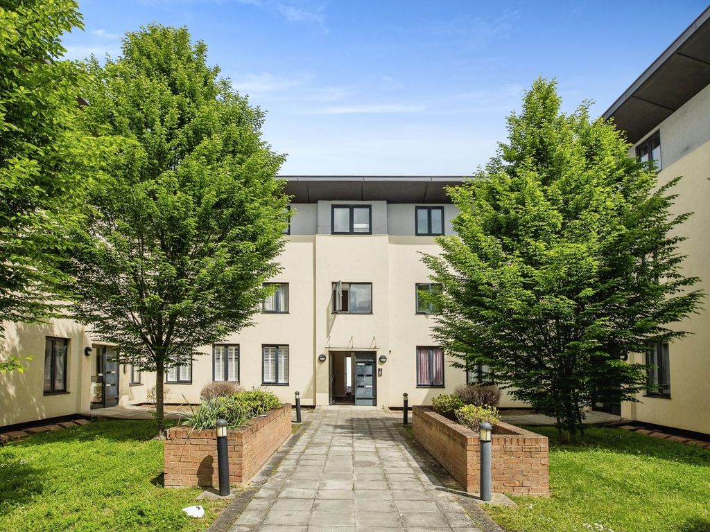 2 bed flat to rent in Mottingham Court, Sidcup Road SE9, London, Zoopla