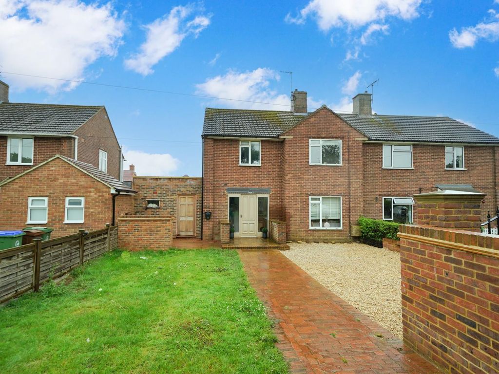 3 bed semidetached house for sale in Dove Street, Stewkley, Leighton