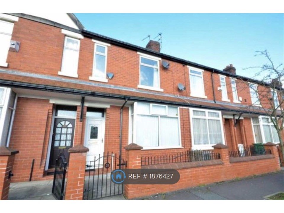 3 bed terraced house to rent in Bluestone Road, Manchester M40, £900