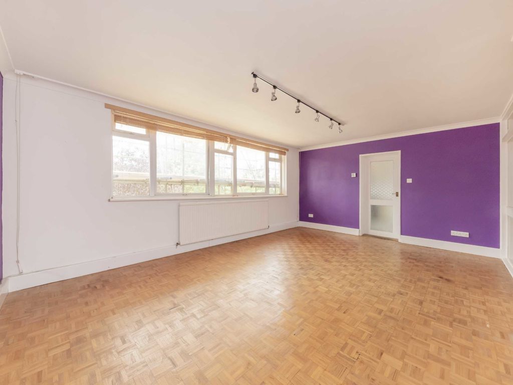 2 bed flat for sale in Nether Street, London N3, £380,000 Zoopla