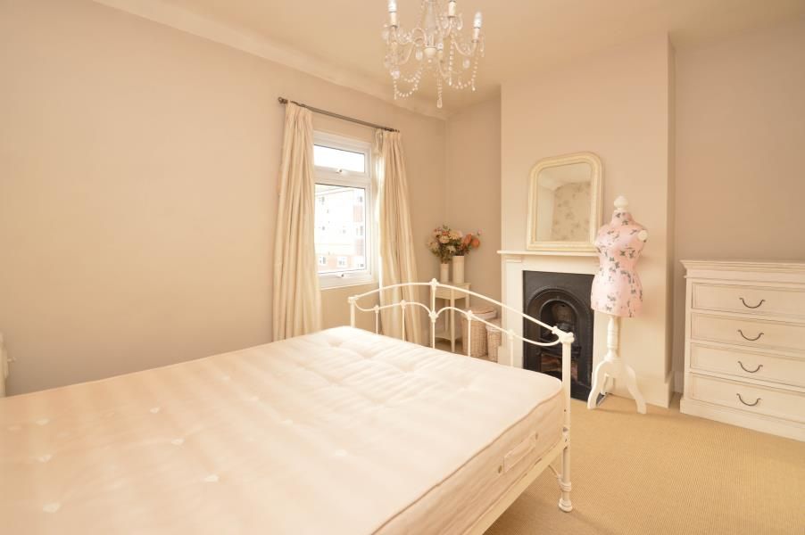 2 bed property to rent in Mill Lane, Windsor SL4 Zoopla