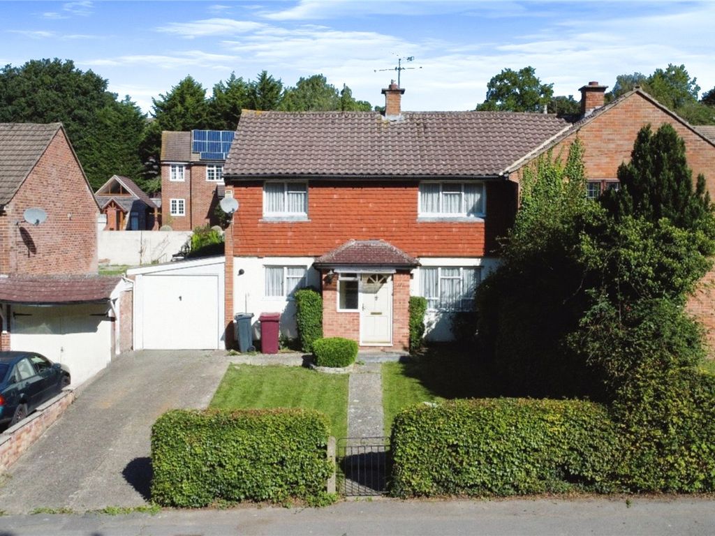 3 bed semidetached house for sale in Blagdon Road, Reading, Berkshire